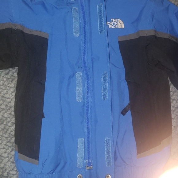 North face windbreaker - Picture 4 of 7